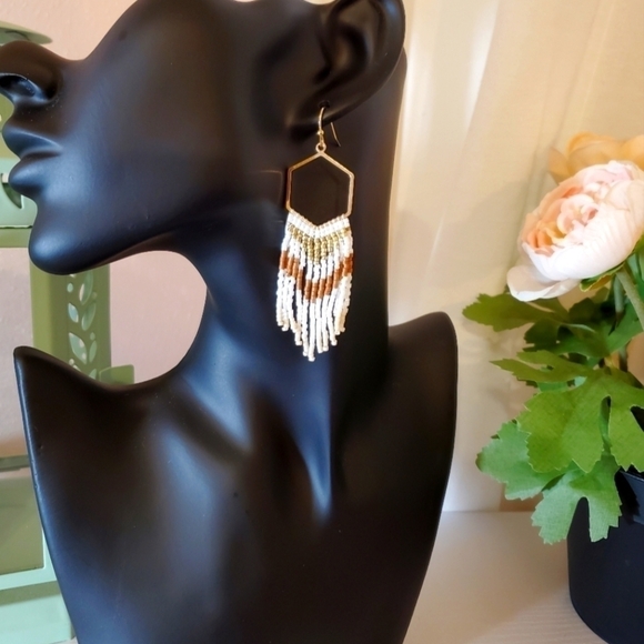 𝅺IVORY Brown Hexagon Seed Bead Fringe Earrings - Picture 1 of 7